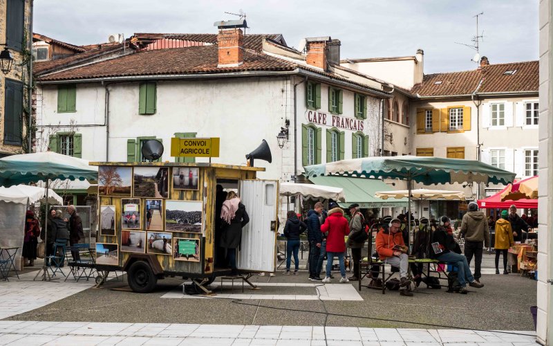 « L'épicerie-radio mobile »