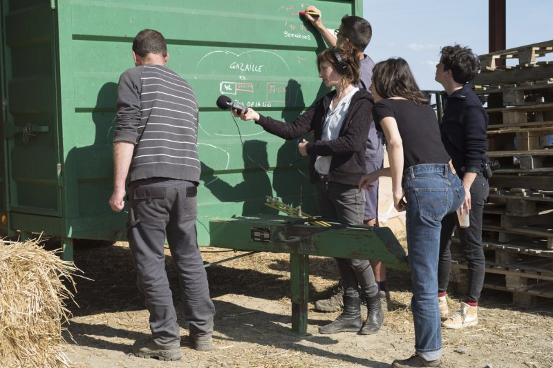 « L'épicerie-radio mobile »