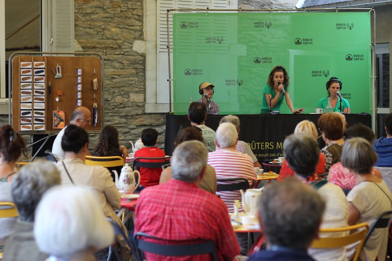 Cie Mange ! « Les goûters mortels » à Burgalays / juillet 2023